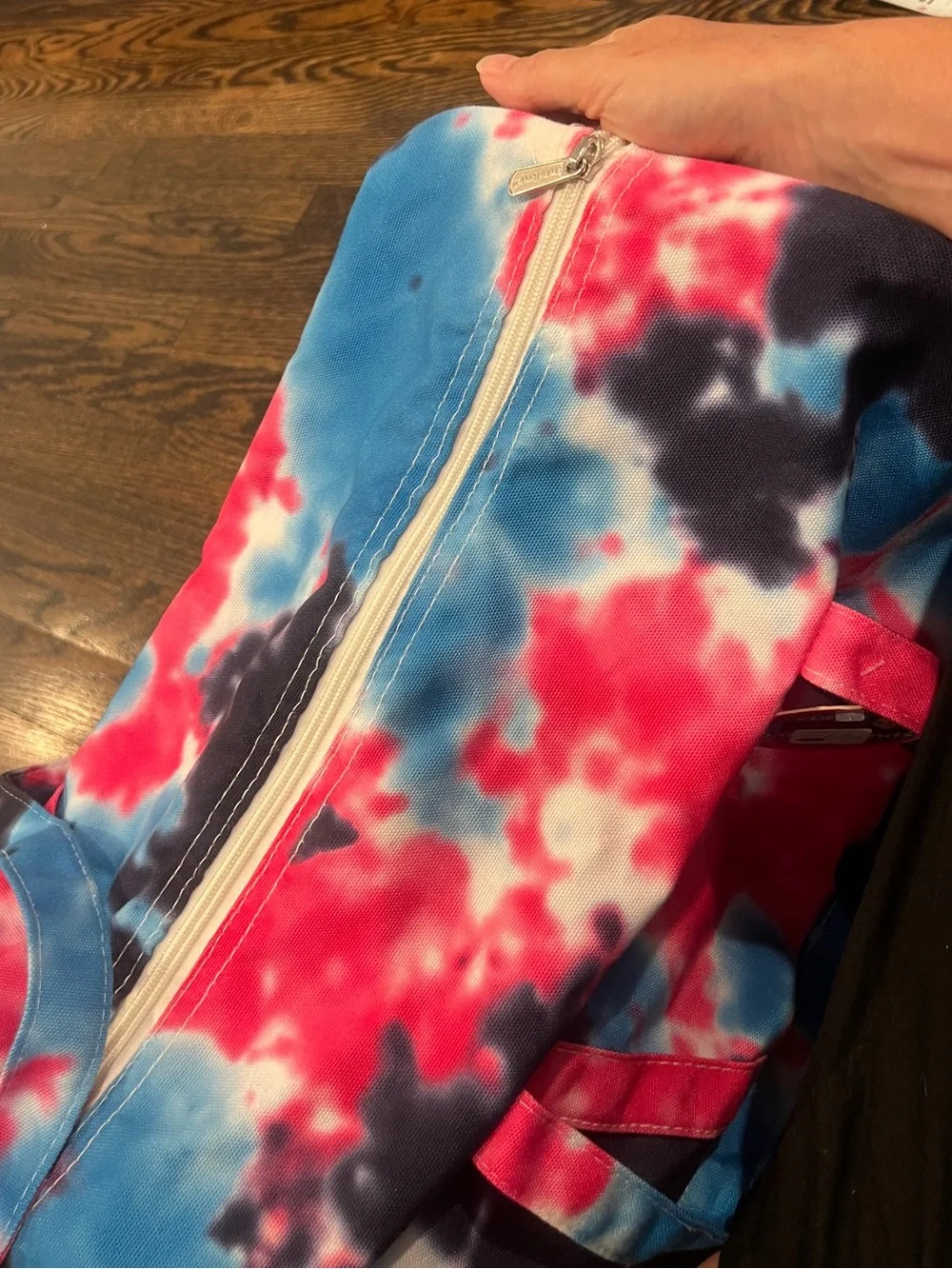 NWT Undee Bandz by Top Trenz Tie Dyed Duffle Bag Grommet Heart Pink Blue Navy